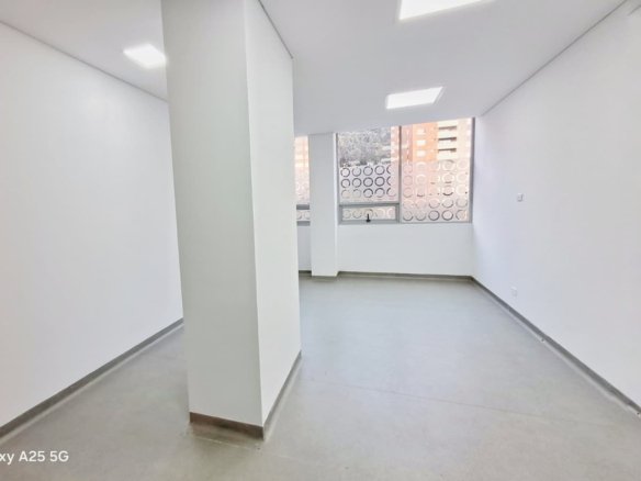 Arriendo Moderno Consultorio en Santa Barbara 29m2.