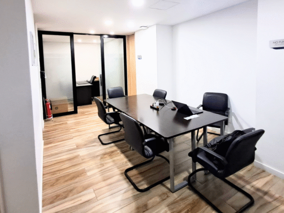 Vendo Moderno Consultorio en Centro Médico 54m2