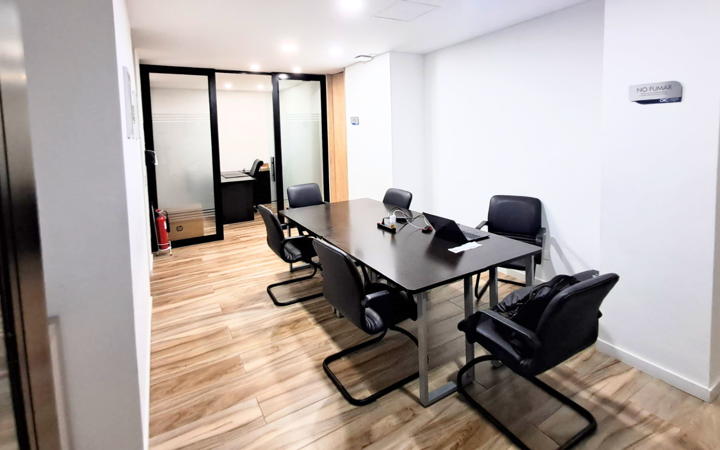 Vendo Moderno Consultorio en Centro Médico 54m2
