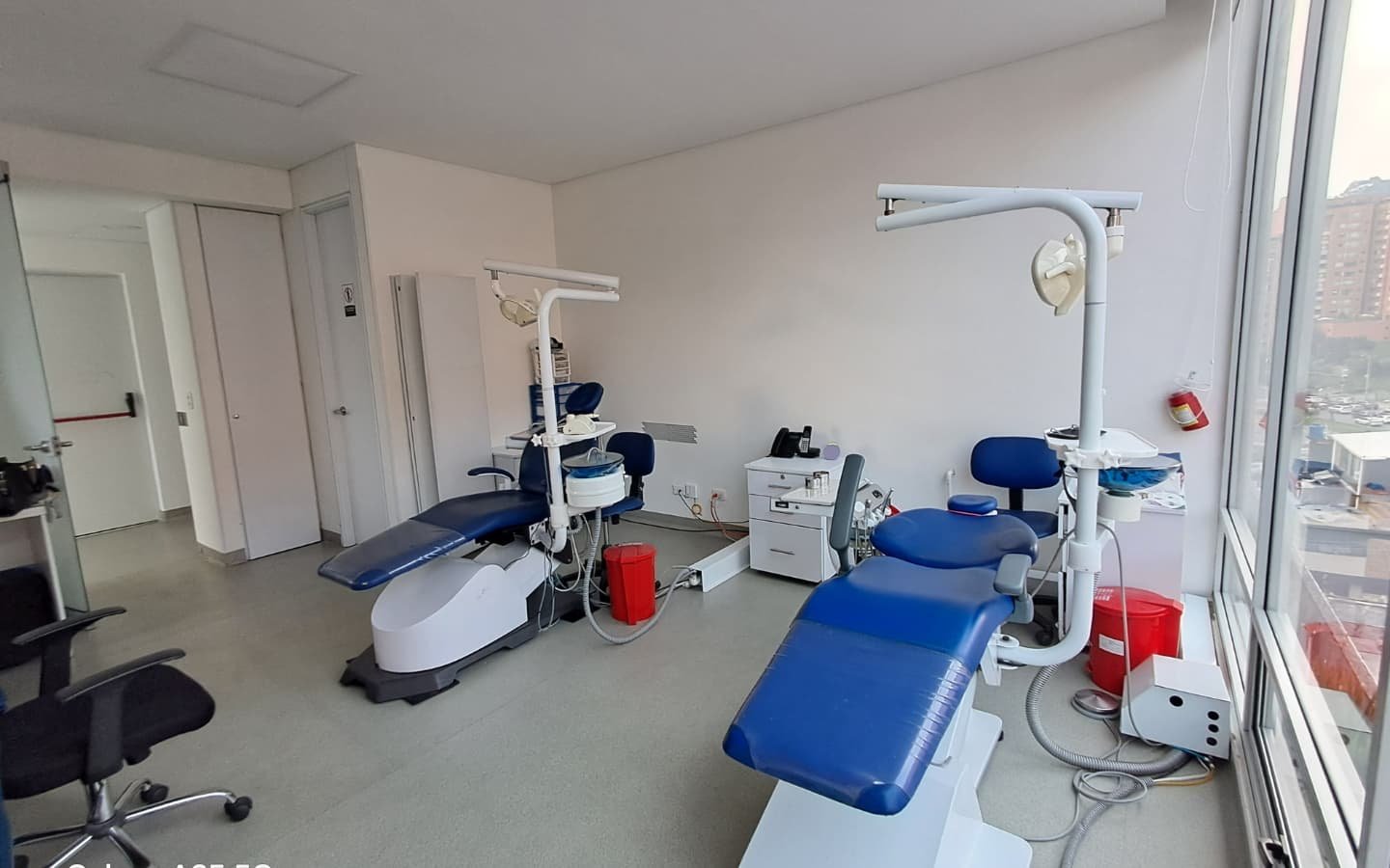 Arriendo Consultorio con Vista a Cerros Orientales en Santa Barbara 27,58m2.