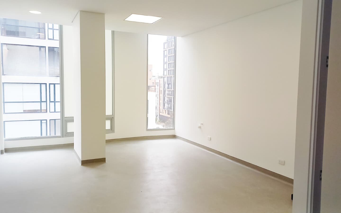 Arriendo Consultorio Premium en Santa Barbara 33,33m2.