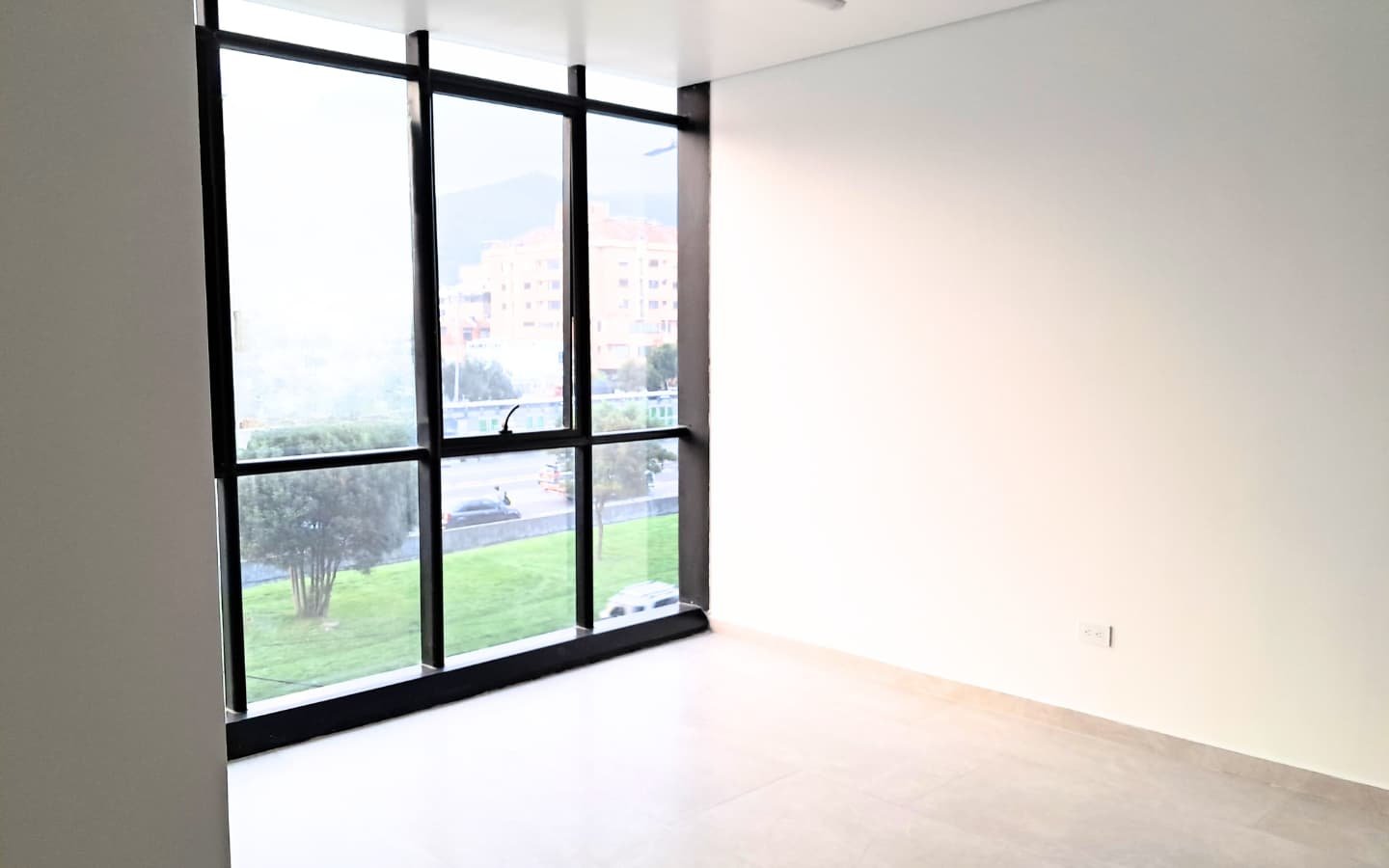 Arriendo Consultorio a Estrenar en Torre Empresarial Hibrido 54m2