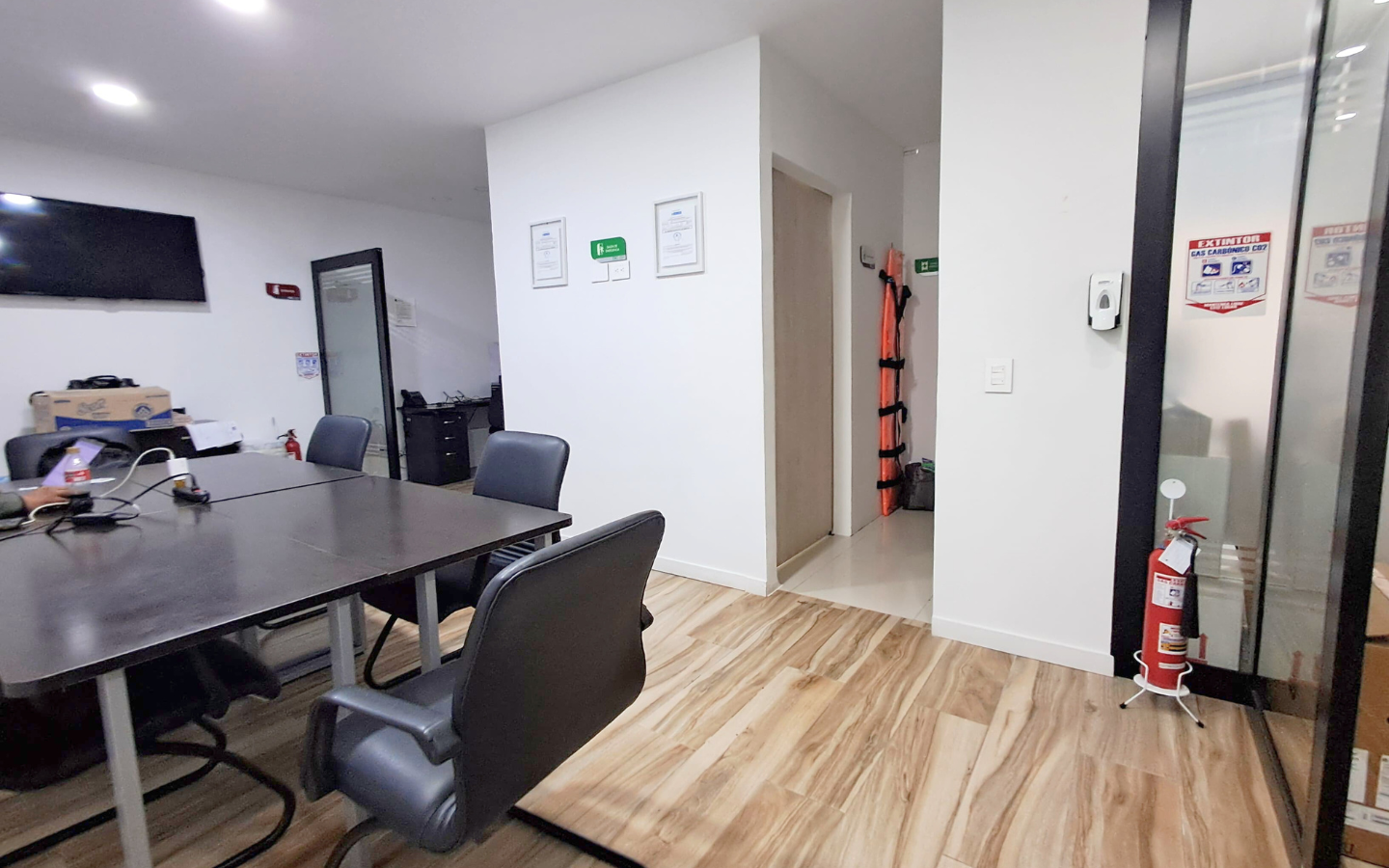 Vendo Moderno Consultorio en Centro Médico 54m2