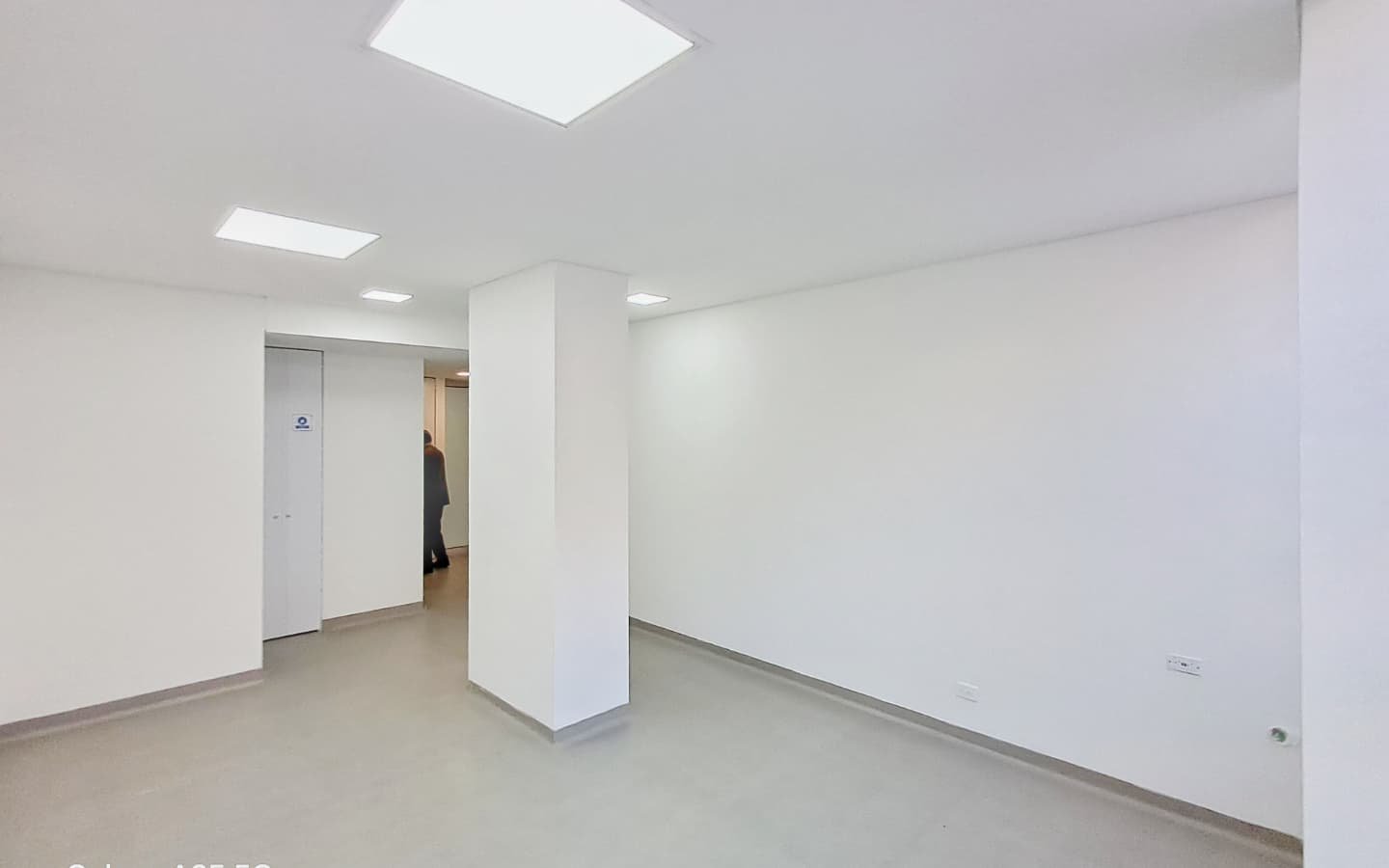 Arriendo Consultorio con Vista a Cerros Orientales en Santa Barbara 27,58m2.