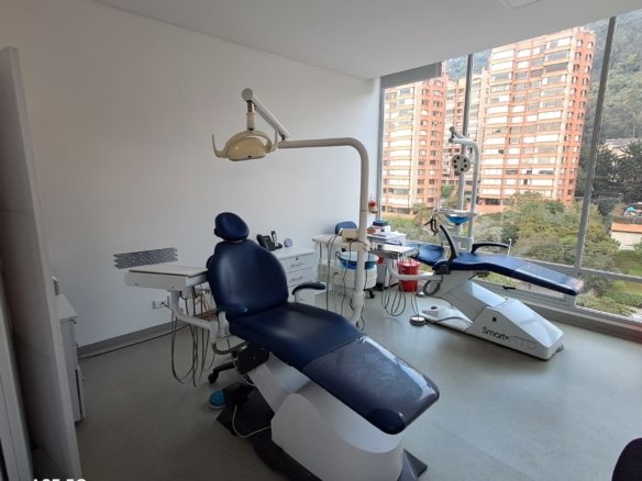 Arriendo Consultorio con Vista a Cerros Orientales en Santa Barbara 27,58m2.