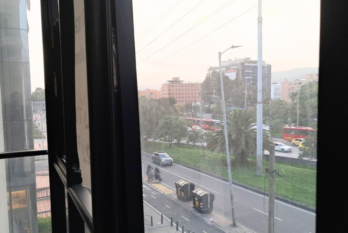 Arriendo Consultorio a Estrenar en Torre Empresarial Hibrido 54m2