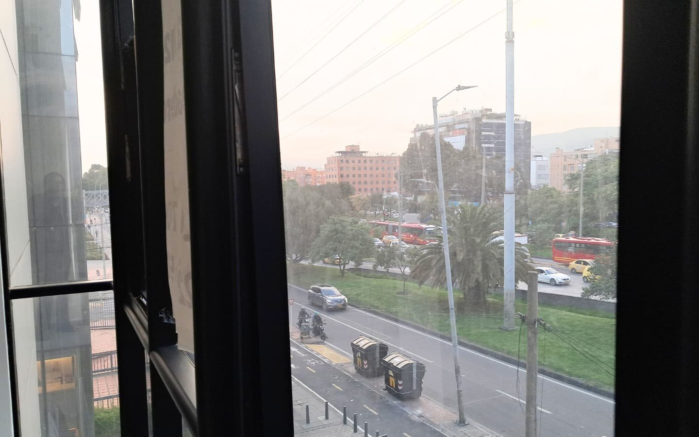 Arriendo Consultorio a Estrenar en Torre Empresarial Hibrido 54m2
