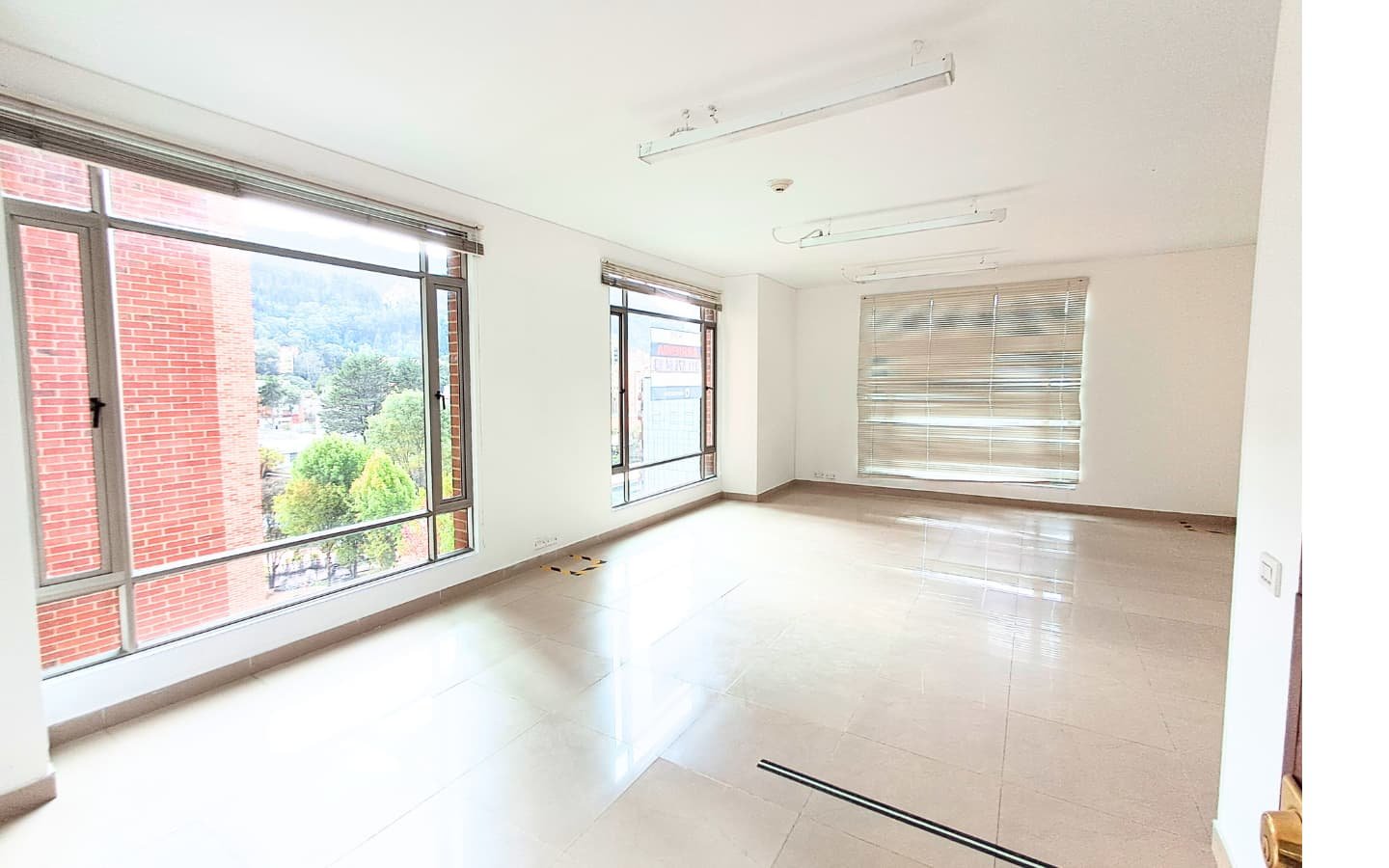 Vendo/ Arriendo Amplio Consultorio 42m2 El Bosque