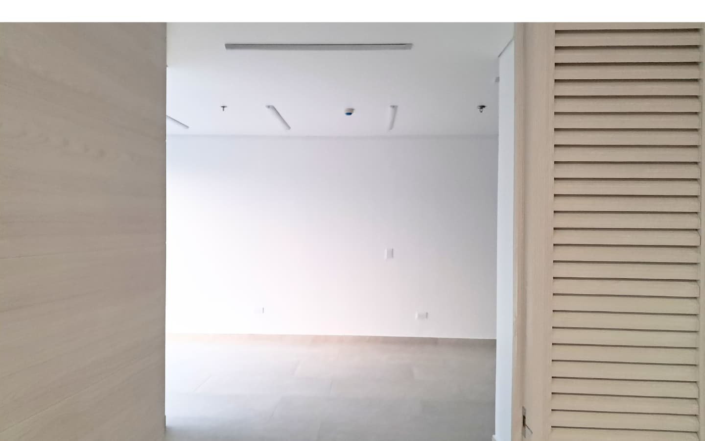 Arriendo Consultorio a Estrenar en Torre Empresarial Hibrido 54m2