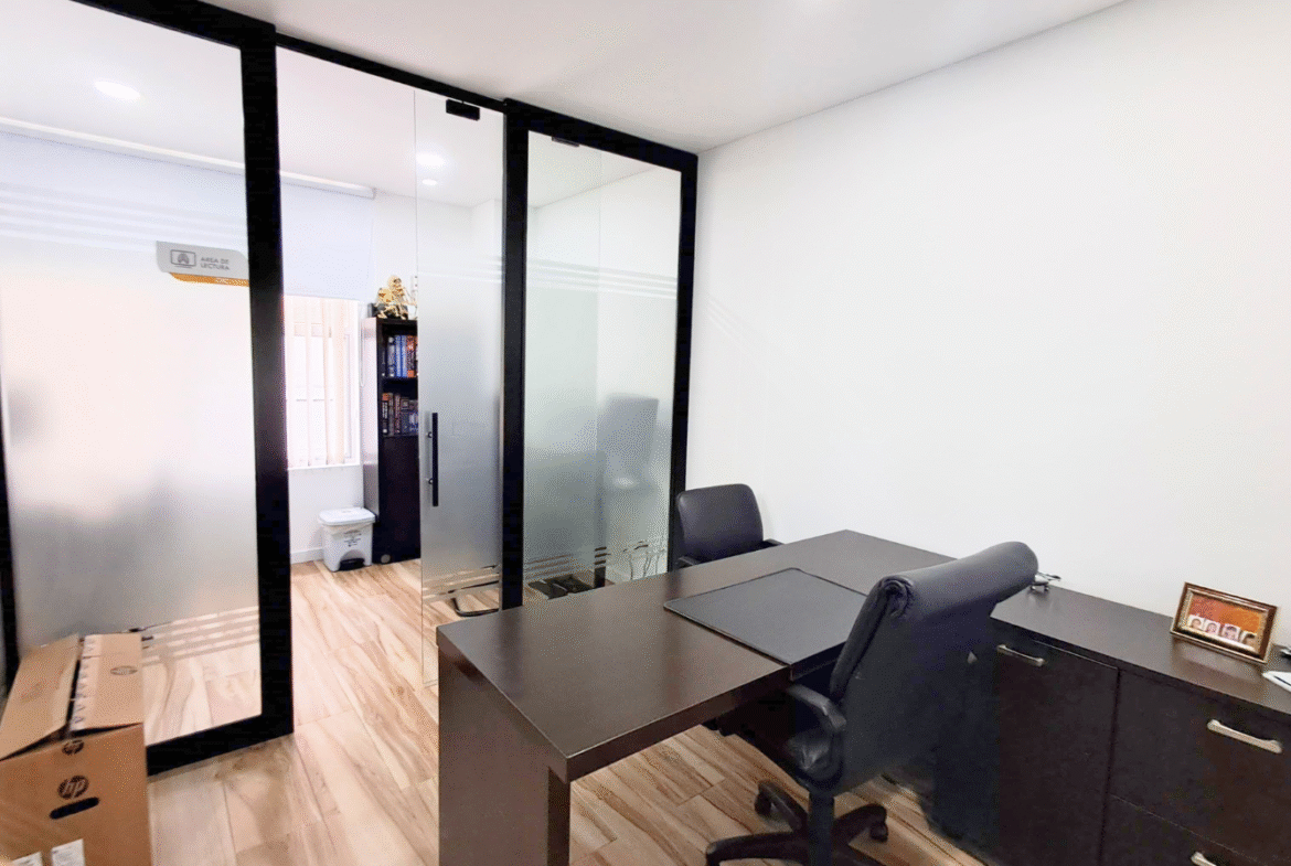Vendo Moderno Consultorio en Centro Médico 54m2