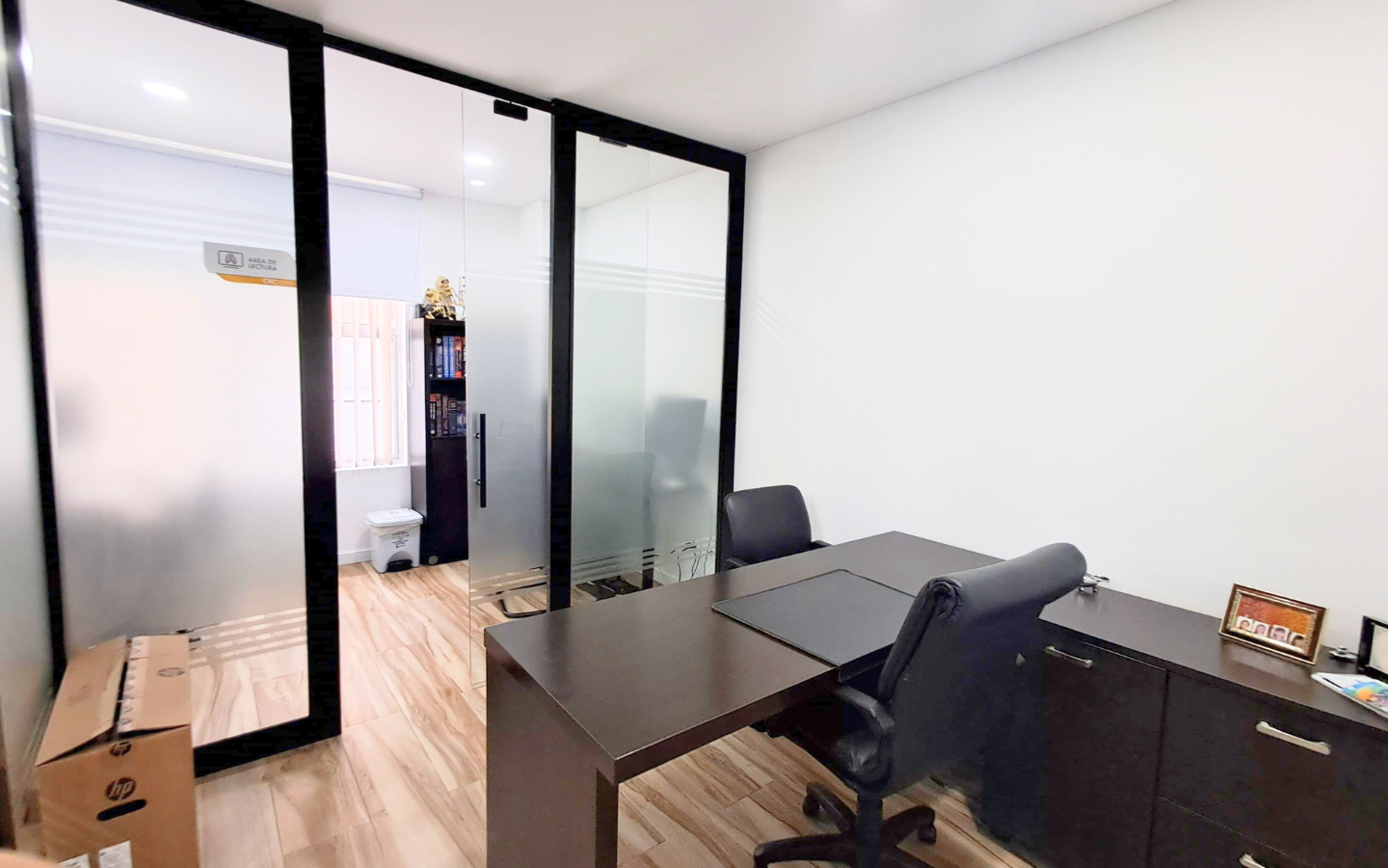 Vendo Moderno Consultorio en Centro Médico 54m2