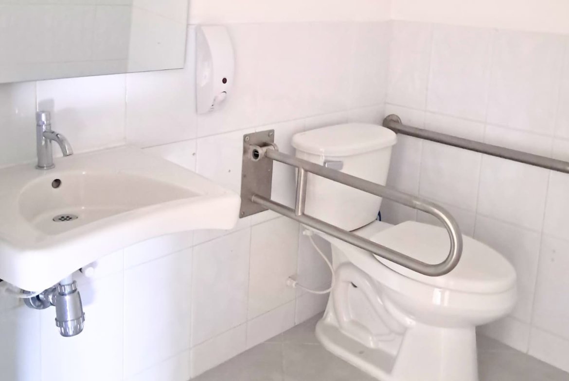 Vendo/ Arriendo Amplio Consultorio 42m2 El Bosque