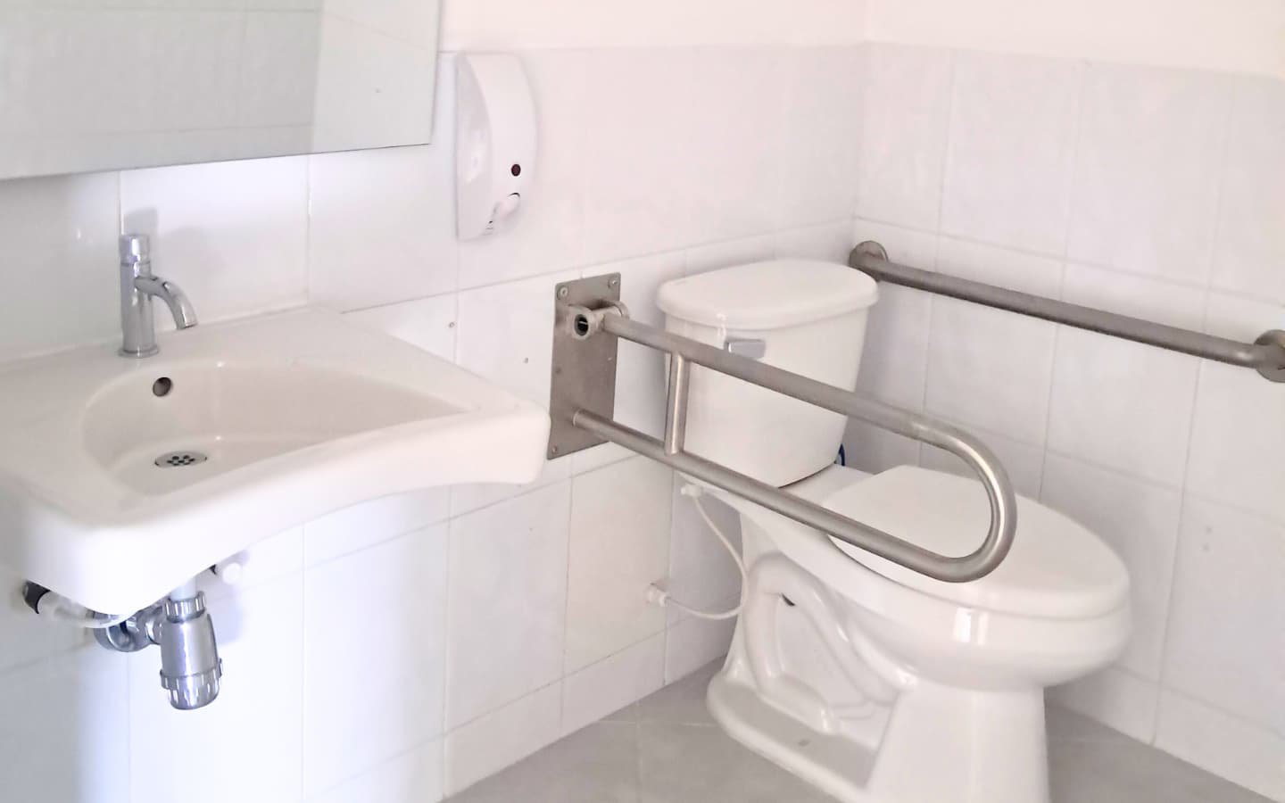 Vendo/ Arriendo Amplio Consultorio 42m2 El Bosque