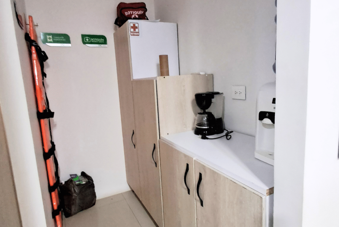Vendo Moderno Consultorio en Centro Médico 54m2