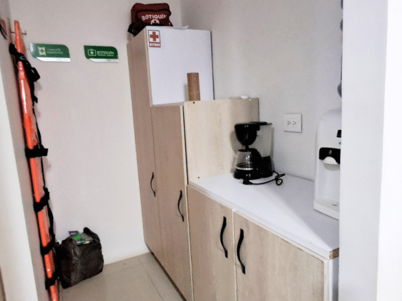 Vendo Moderno Consultorio en Centro Médico 54m2