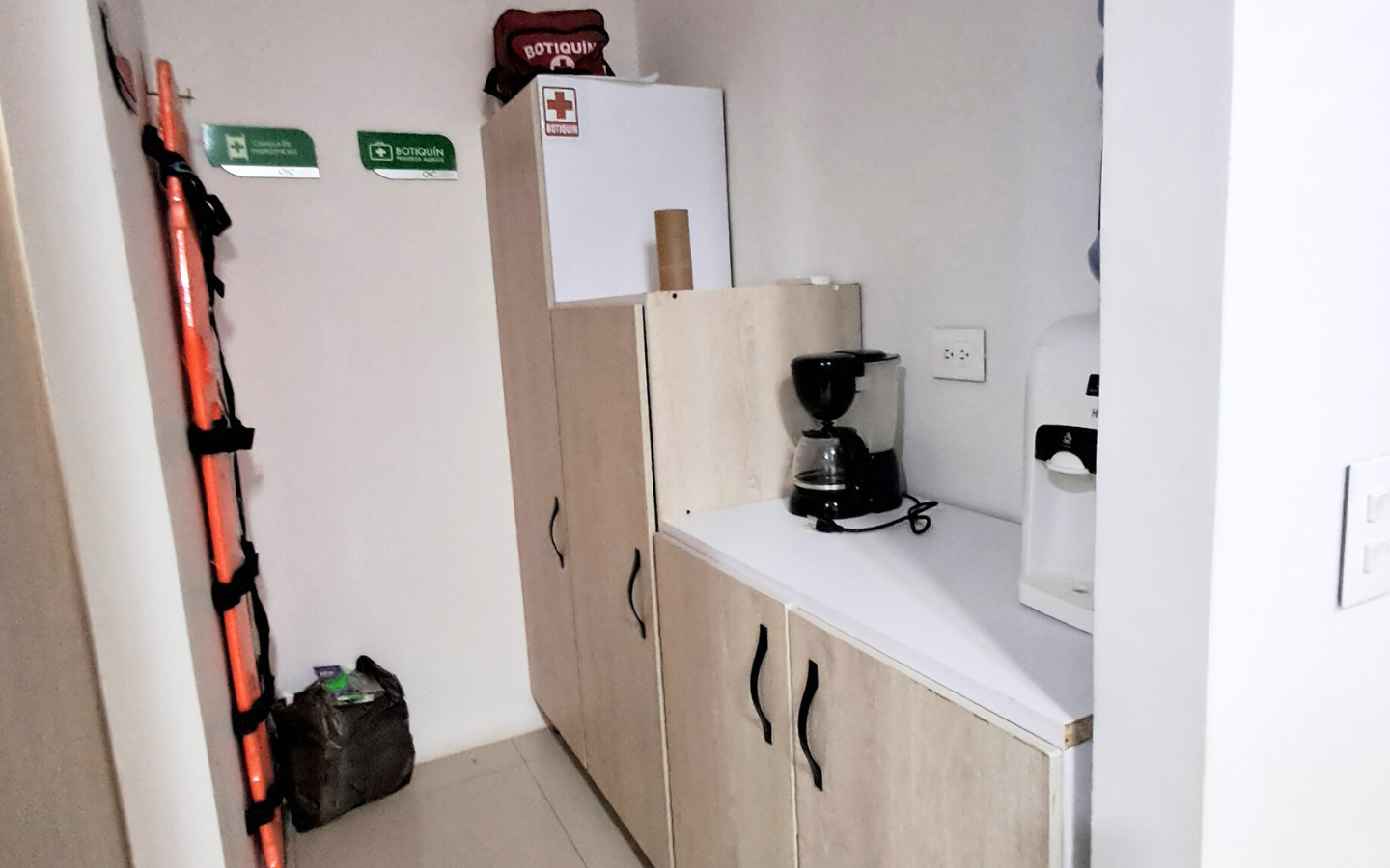 Vendo Moderno Consultorio en Centro Médico 54m2