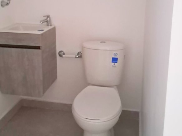 Arriendo Consultorio a Estrenar en Torre Empresarial Hibrido 54m2