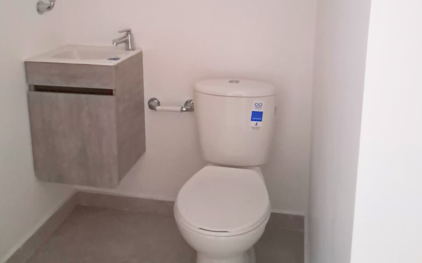 Arriendo Consultorio a Estrenar en Torre Empresarial Hibrido 54m2