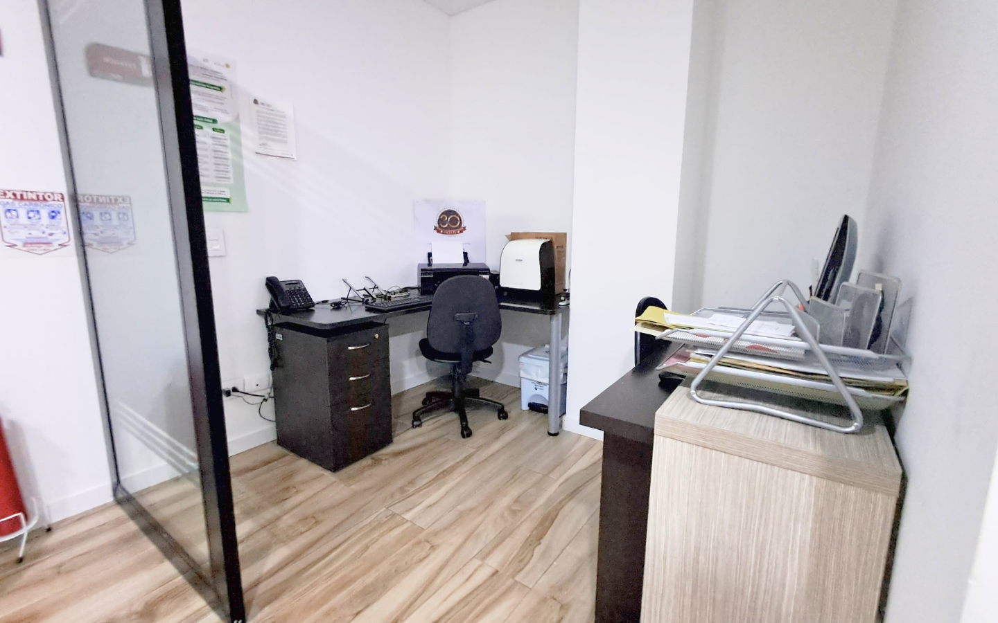 Vendo Moderno Consultorio en Centro Médico 54m2