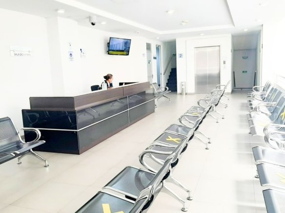 Vendo Moderno Consultorio en Centro Médico 54m2