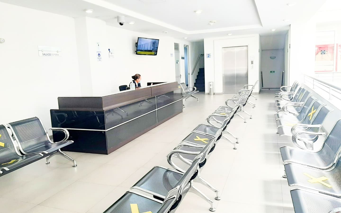 Vendo Moderno Consultorio en Centro Médico 54m2