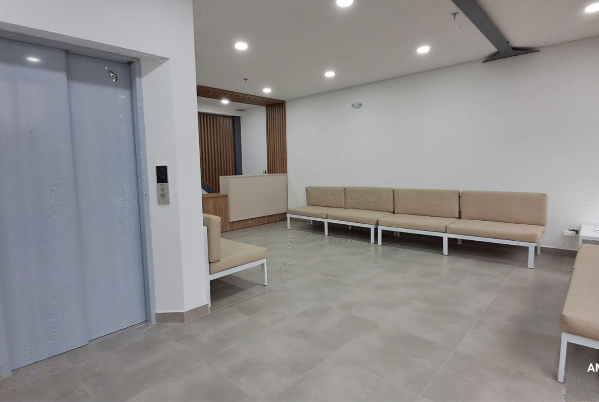 Arriendo Consultorio Premium a Estrenar en Santa Barbara 27,48m2.