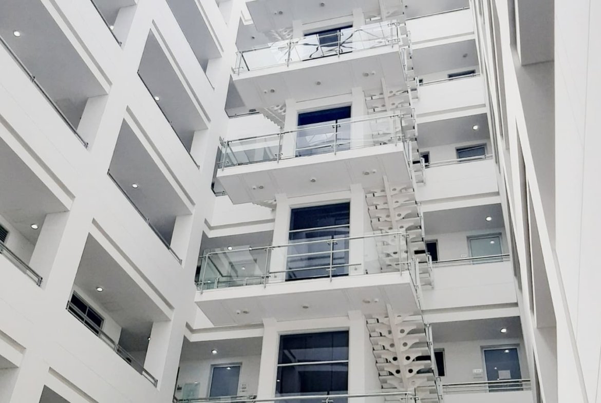 Vendo Moderno Consultorio en Centro Médico 54m2