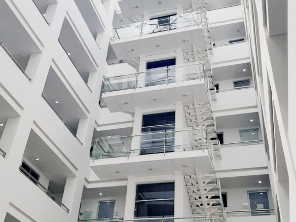 Vendo Moderno Consultorio en Centro Médico 54m2