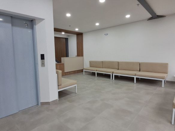 Arriendo Consultorio Premium a Estrenar en Santa Barbara 27,48m2.