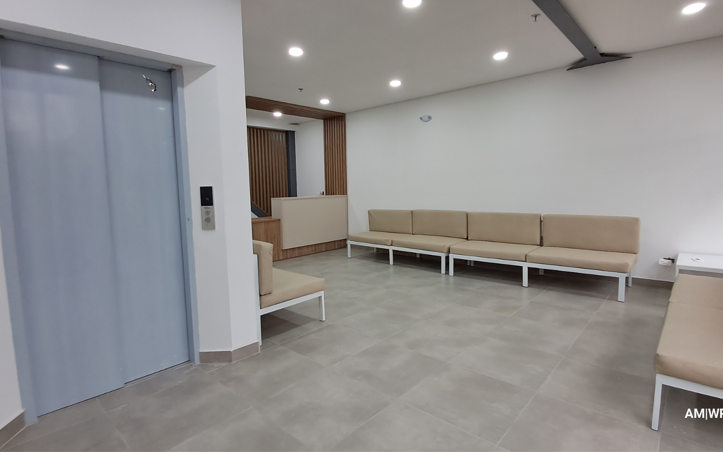 Arriendo Consultorio Premium a Estrenar en Santa Barbara 27,48m2.